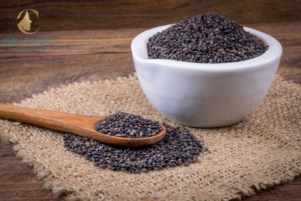 Hạt mè, đặc biệt là mè đen, giàu lignan, vitamin E