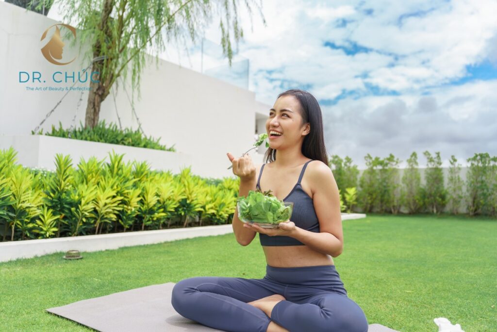 Chế độ ăn uống cân bằng giúp ổn định nội tiết lâu dài