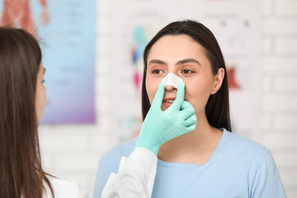 Nâng mũi có thay đổi khuôn mặt không khi về lâu dài?