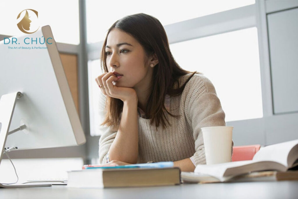 Vì Sao Phụ Nữ Văn Phòng Dễ Mắc Bệnh Phụ Khoa?