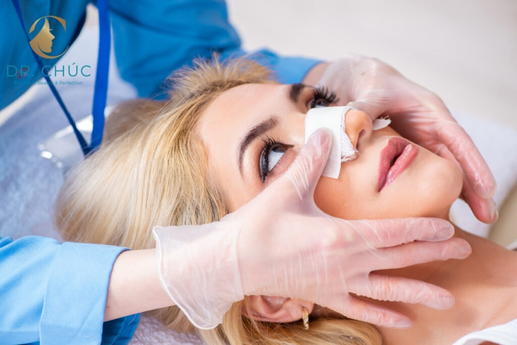 Cách chăm sóc để giảm đau và hồi phục nhanh sau khi cân chỉnh cánh mũi