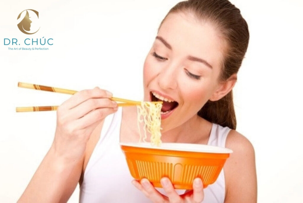 Thời gian kiêng mì tôm sau nâng mũi