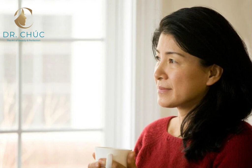 Mãn kinh là gì? Và vì sao Phụ nữ tuổi mãn kinh lại gặp nhiều thay đổi khó chịu đến vậy?