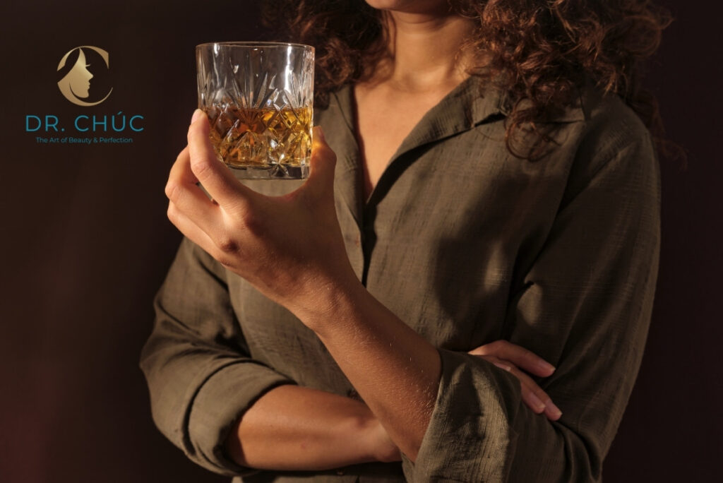 Những thực phẩm Phụ nữ tuổi mãn kinh nên hạn chế để tránh triệu chứng nặng hơn