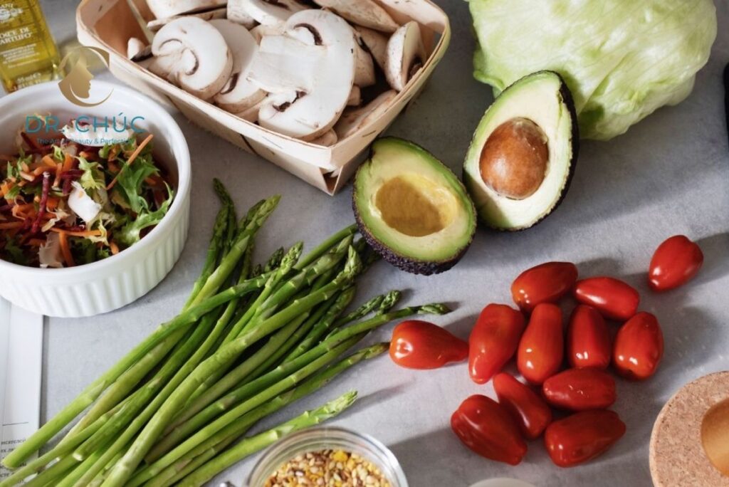 Nhóm thực phẩm nên tránh để bảo vệ tử cung và buồng trứng khỏe mạnh