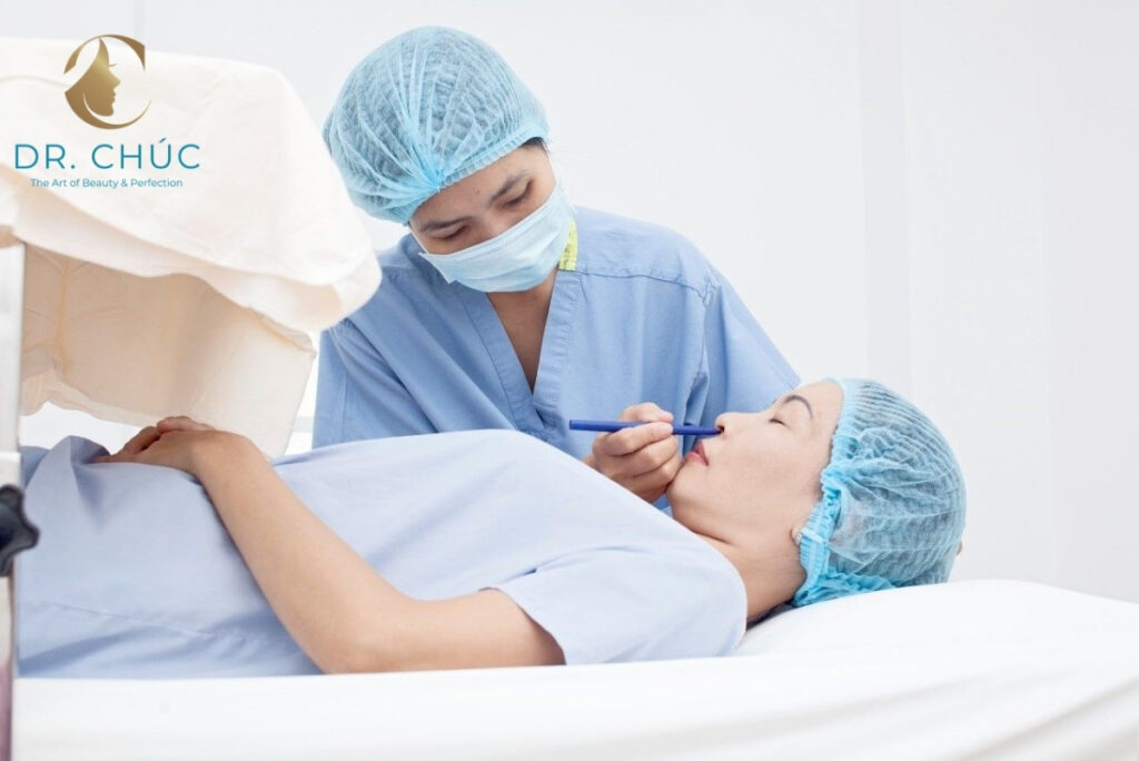 Nâng mũi bị lòi sụn bên trong là gì?