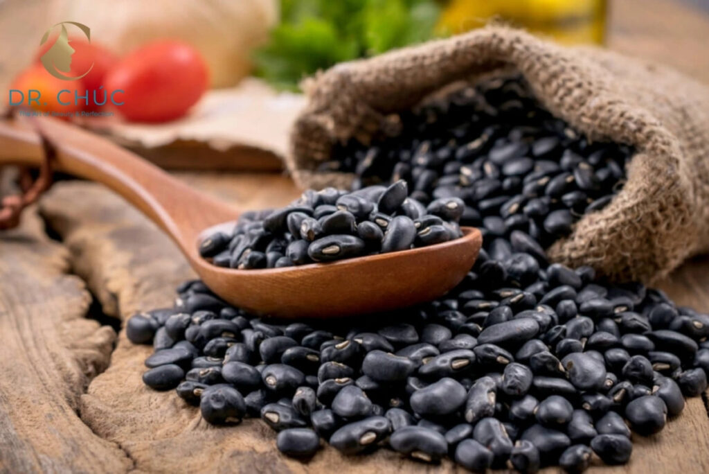Đậu đen – thực phẩm giàu estrogen thực vật hỗ trợ thải độc buồng trứng