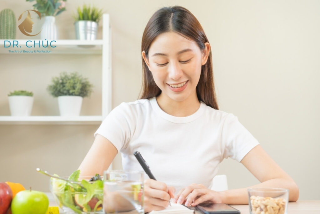 Vì sao ăn uống trong kỳ kinh nguyệt ảnh hưởng trực tiếp đến tử cung và buồng trứng?