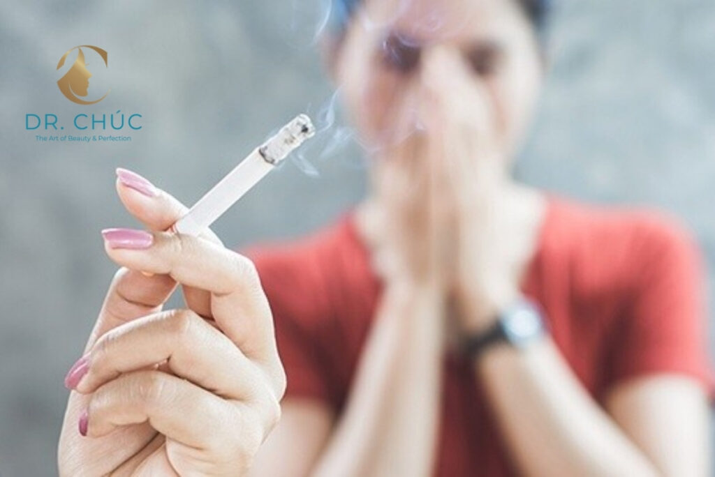 Người thường xuyên tiếp xúc với khói thuốc và môi trường ô nhiễm