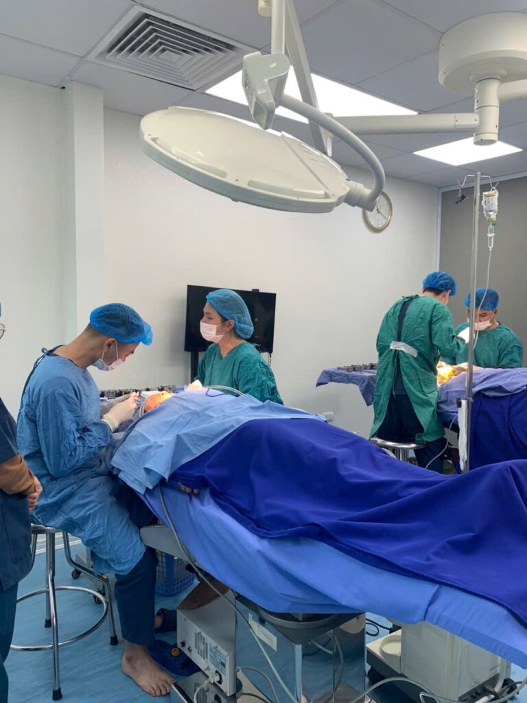 Nâng ngực đặt túi